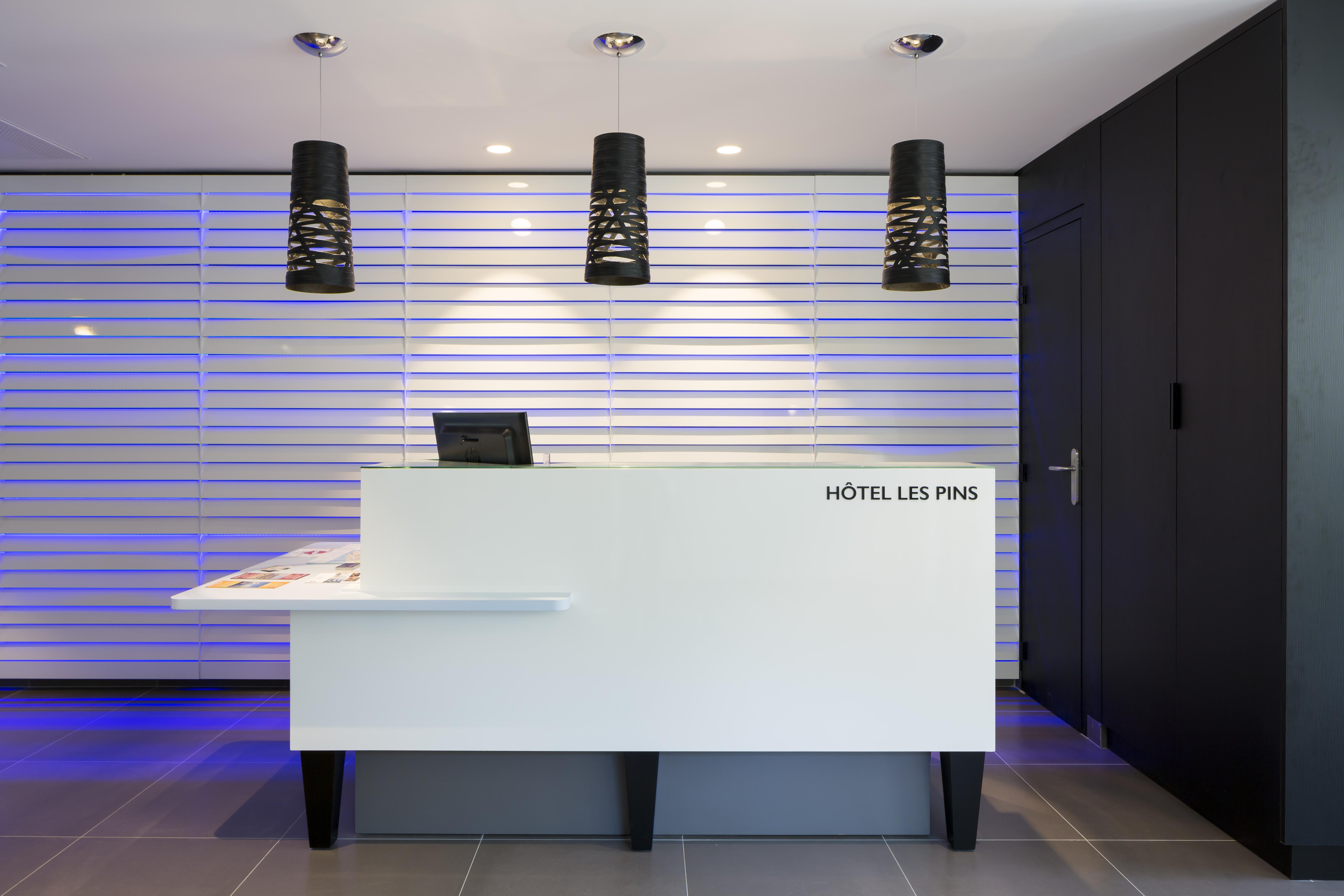 Logis Hotel Les Pins - Operalia Баларюк-ле-Бен Екстер'єр фото
